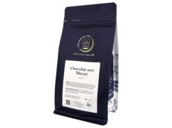 Chocolat Noir Macaé 62% - 500 G - Valrhona -Fournitures De Pâtisserie chocolat noir macae 500 2 main 650